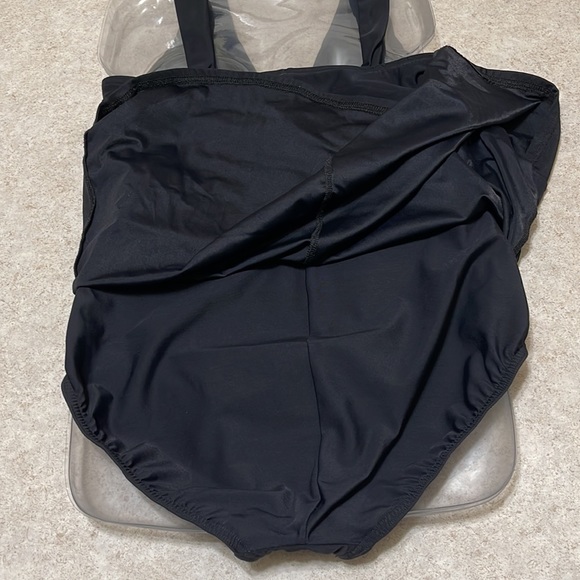 LANDS’ END BLACK ONE PIECE SKIRT SWIMSUIT WITH SOFT CUPS - Picture 5 of 8
